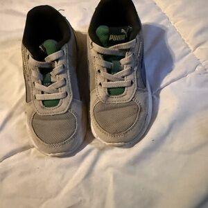 Puma Kids Gray Sneakers with Green Tongue